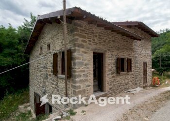 Facciata - Villa via pian di molino, Apecchio - foto 2