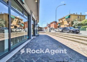 Negozio via del Triumvirato, 89/A, Bologna (zona Borgo Panigale) - foto 1