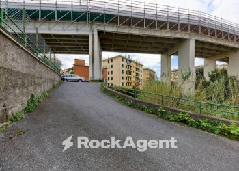 Warehouse via Cordanieri, Genova (neighborhood Voltri) - photo 3
