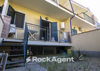 Facciata - Villa a Schiera via Reggio Calabria, 20, Montauro - foto 13