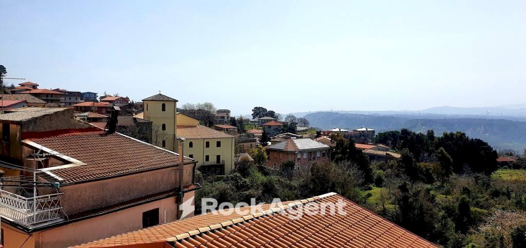 Casa indipendente piazza F. Caligiuri, Amato - foto 2