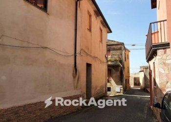 Casa indipendente piazza F. Caligiuri, Amato - foto 1