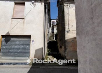 Casa indipendente piazza F. Caligiuri, Amato - foto 3