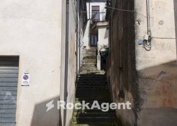 Casa indipendente piazza F. Caligiuri, Amato - foto 12