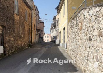 Casa indipendente piazza F. Caligiuri, Amato - foto 13