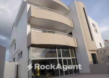 Negozio via Vittorio Veneto, 126, Ruffano - foto 3