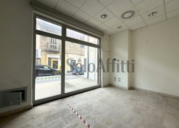 image00016.jpeg - Locale Commerciale Via Nazario Sauro 9, Catanzaro - foto 5