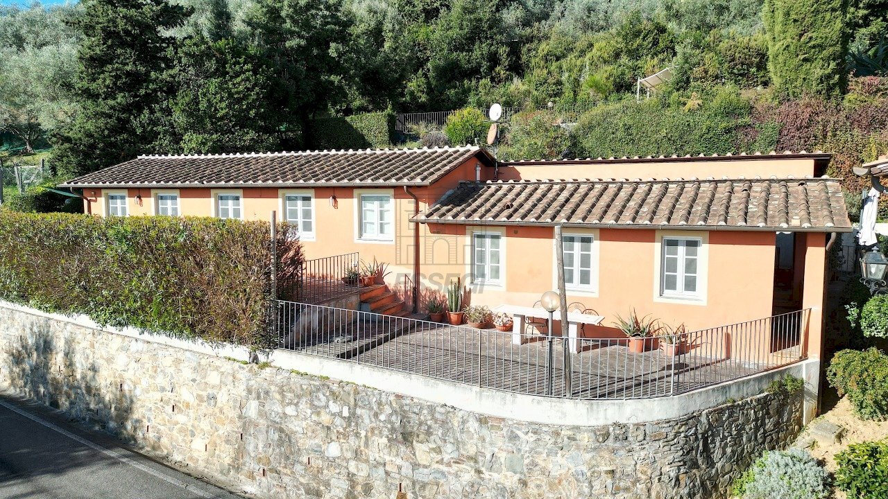 vendesi rustico in pietra con piscina a sfioro luc - Casale Via di Mutigliano, Lucca - foto 1
