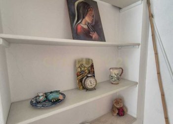 particolari libreria camera piano terzo.jpeg - Townhouse Piazza Solferino 4, Civitella Paganico - photo 17