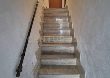 foto scale di accesso.jpeg - Townhouse Piazza Solferino 4, Civitella Paganico - photo 21