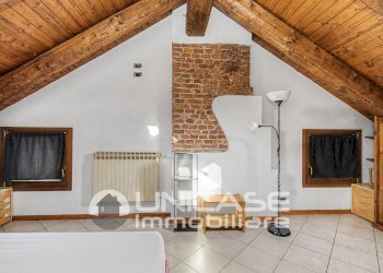 Camera da letto - Bilocale via Pralafera, 26, frazione Luserna, Luserna San Giovanni - foto 8