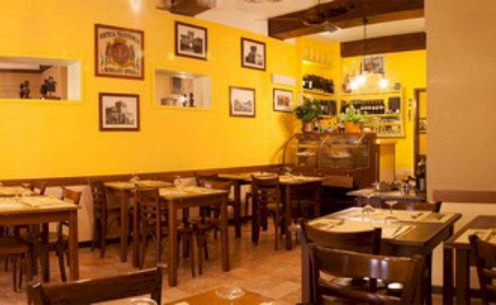 Shop Via Broccaindosso, Bologna (neighborhood Centro Storico) - photo 2