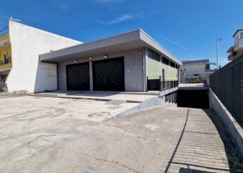 Locale Commerciale Mondragone - foto 1