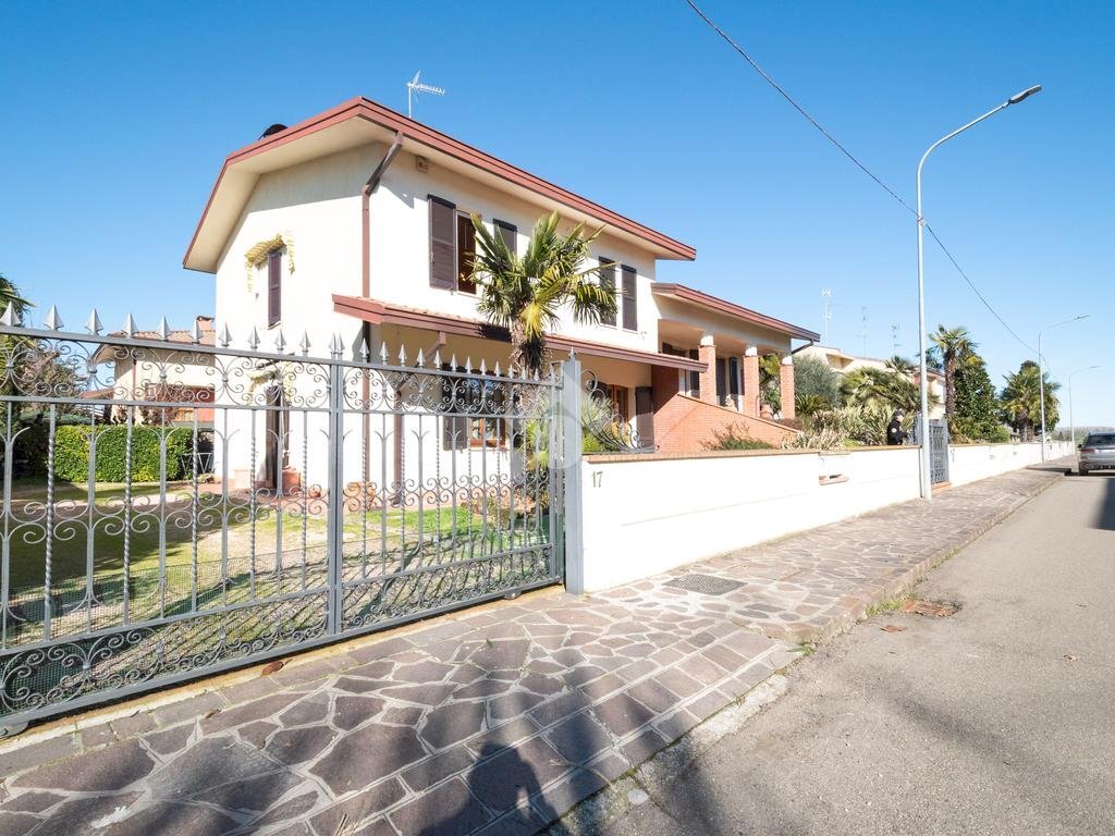 Villa Via Camillo Benso Conte di Cavour, Novi di Modena - foto 2