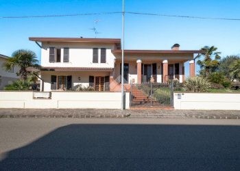 Villa Via Camillo Benso Conte di Cavour, Novi di Modena - foto 1