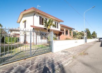 Villa Via Camillo Benso Conte di Cavour, Novi di Modena - foto 2