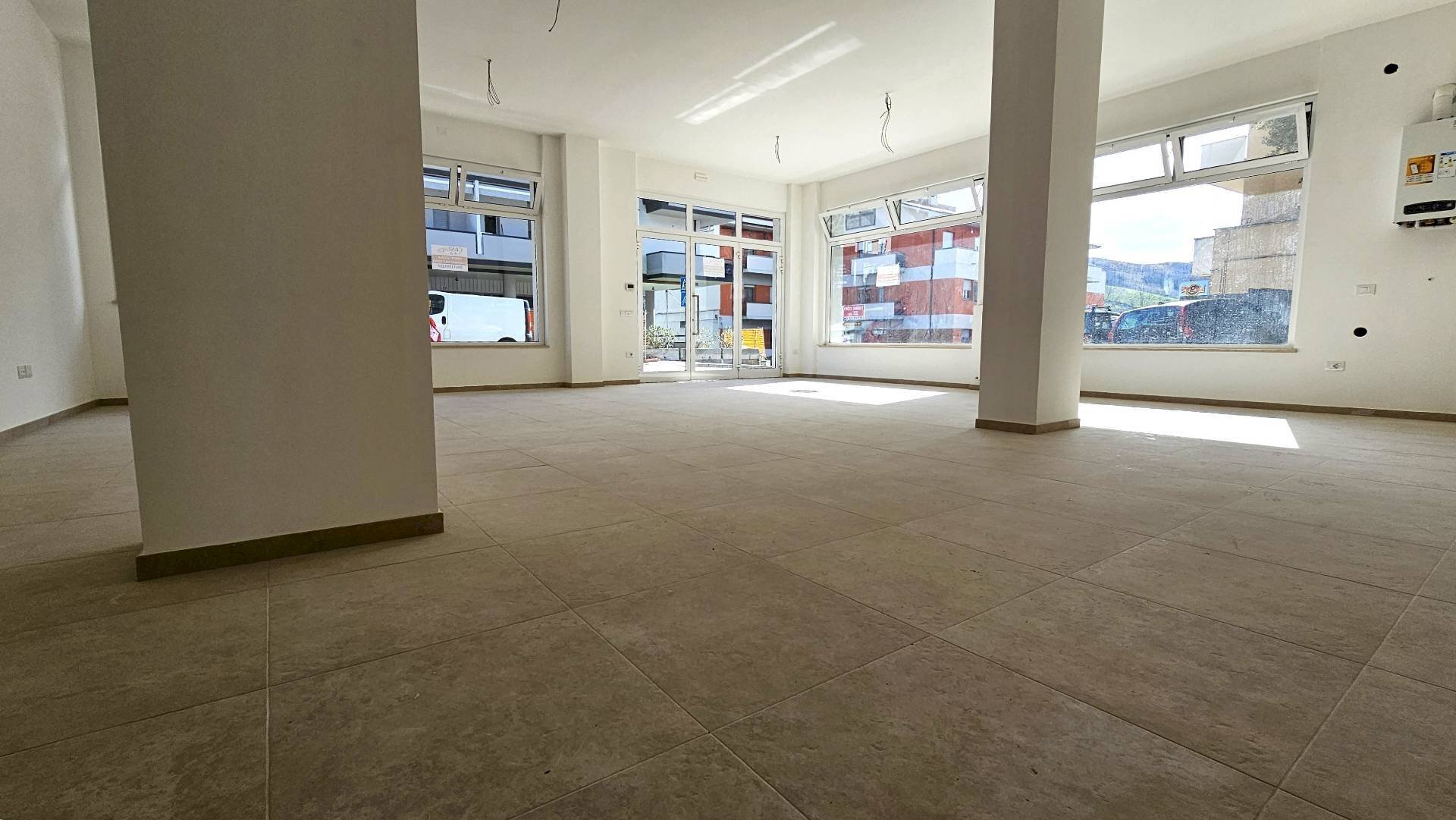 Foto 2 - Locale Commerciale via cona
 
92, Teramo - foto 2