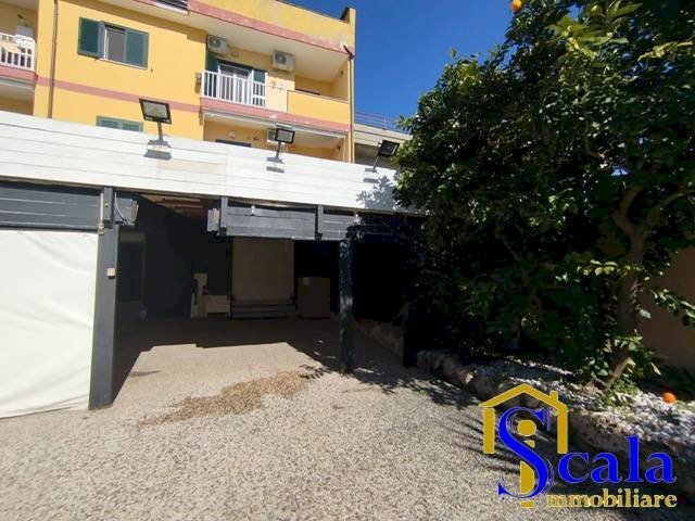 Foto 2 - Locale Commerciale via carducci, Portico di Caserta - foto 2