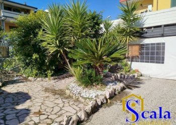 Foto 1 - Locale Commerciale via carducci, Portico di Caserta - foto 1