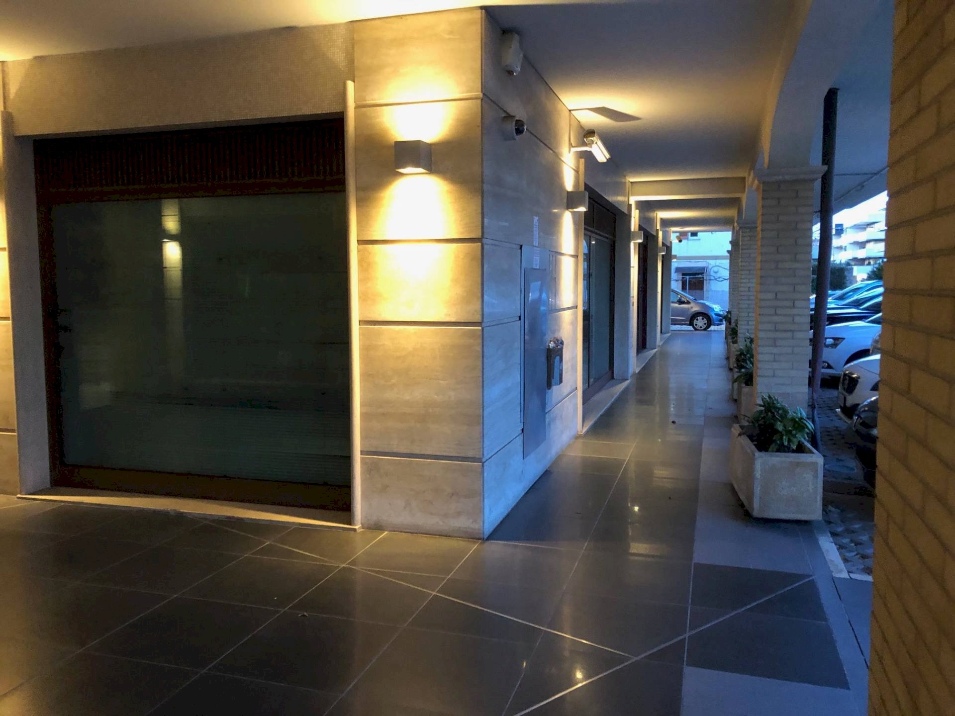 Foto 2 - Locale Commerciale Via Roma
 
282, Silvi - foto 2