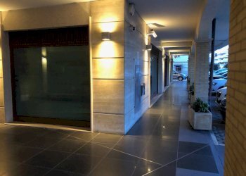 Foto 2 - Locale Commerciale Via Roma
 
282, Silvi - foto 2