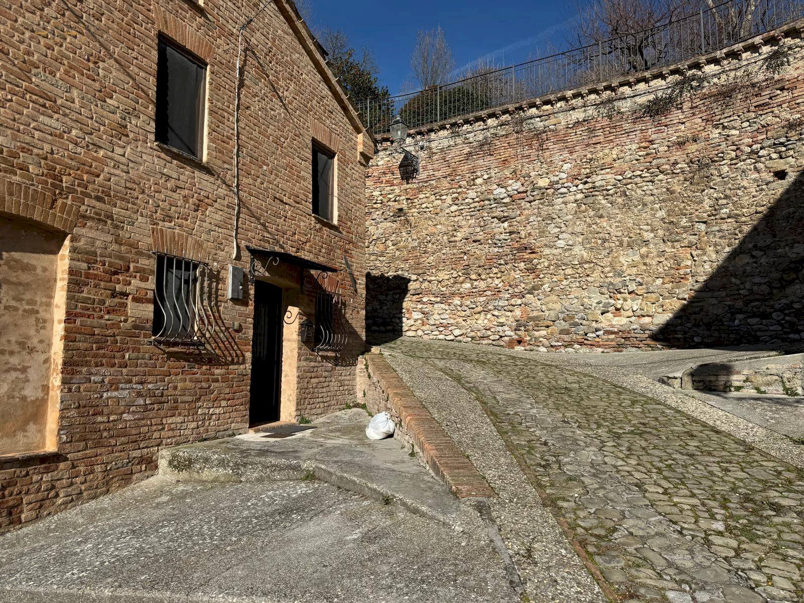 Foto 3 - Casa indipendente Via Castel Leone
 
1, Amandola - foto 3