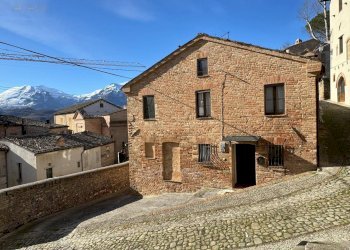 Foto 5 - Casa indipendente Via Castel Leone
 
1, Amandola - foto 5