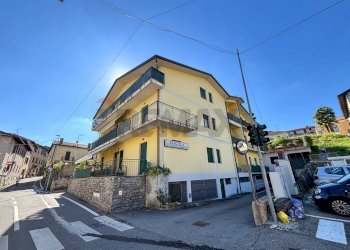 Edificio all\'aperto - Trilocale Via Trentini
 
1, Clivio - foto 19