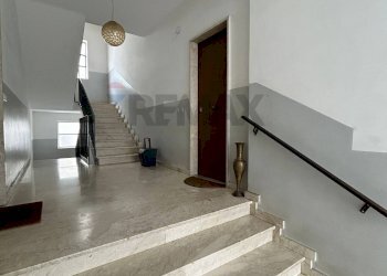 Scale - Trilocale Via Monsignor Bella
 
7, Aci Catena - foto 2