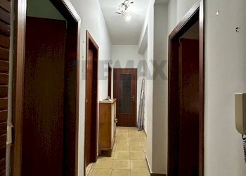 Hall / corridoio - Trilocale Via Monsignor Bella
 
7, Aci Catena - foto 3