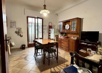 Sala da pranzo - Trilocale Via Monsignor Bella
 
7, Aci Catena - foto 9