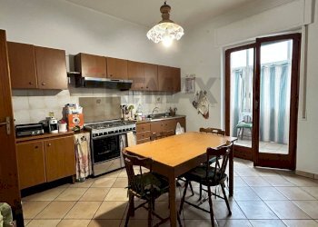 Sala da pranzo - Trilocale Via Monsignor Bella
 
7, Aci Catena - foto 10