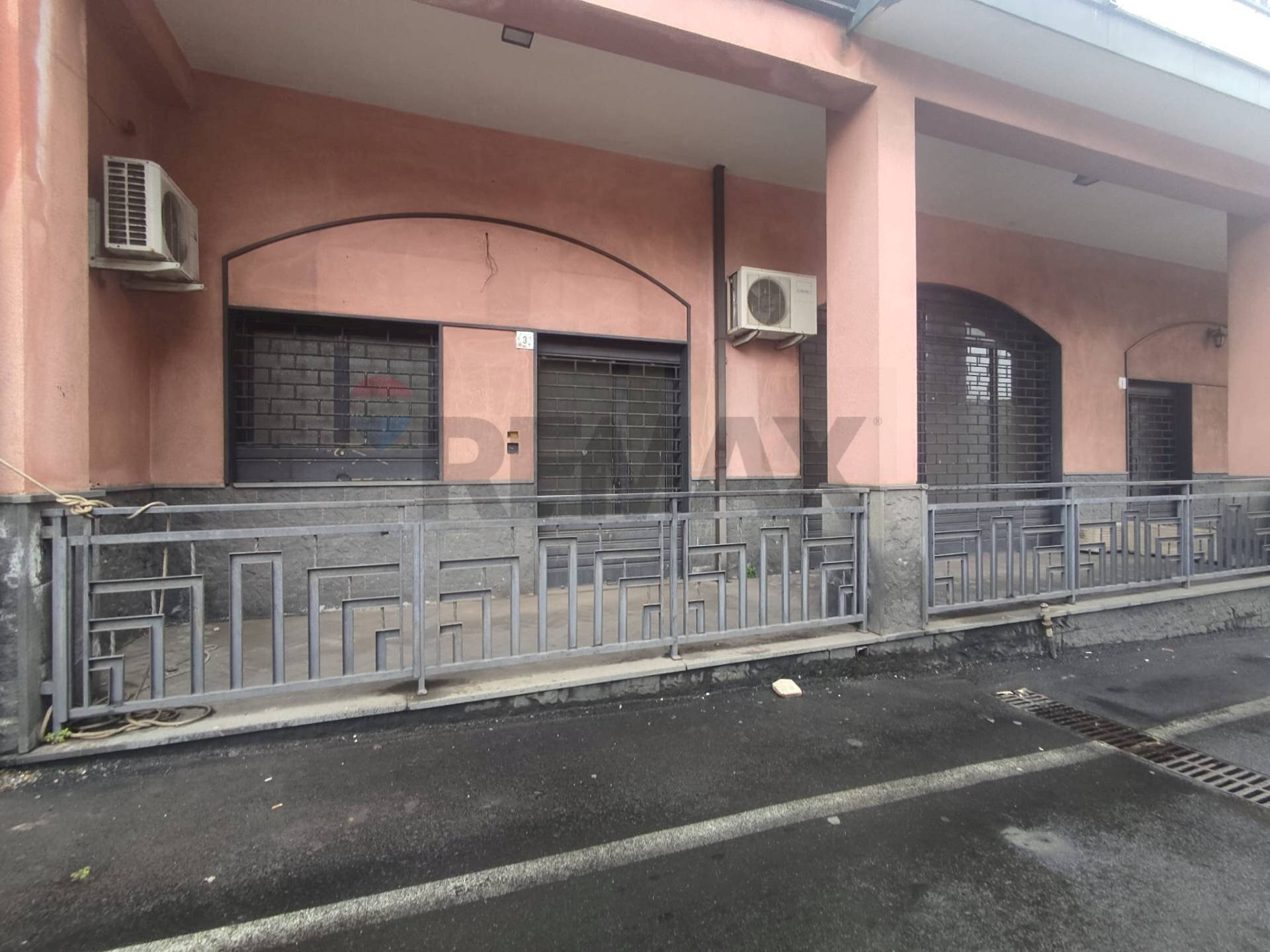Edificio all\'aperto - Locale Commerciale Via IV Novembre
 
3, 5, Camporotondo Etneo - foto 1