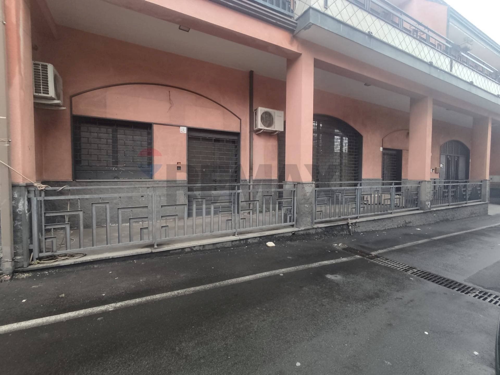 Edificio all\'aperto - Locale Commerciale Via IV Novembre
3, 5, Camporotondo Etneo - foto 2