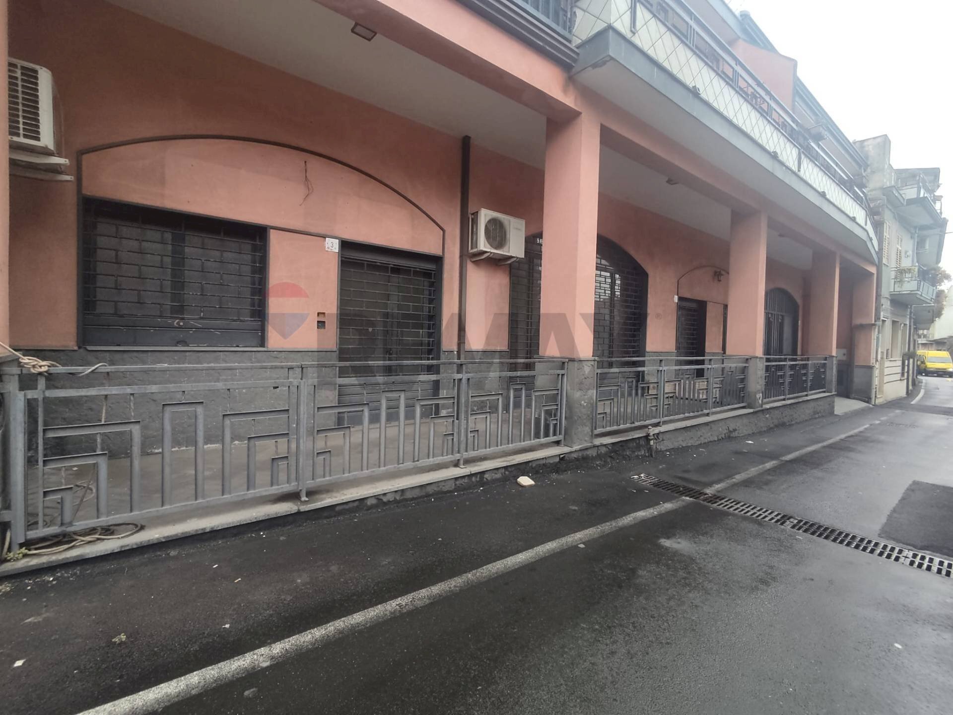 Edificio all\'aperto - Locale Commerciale Via IV Novembre
3, 5, Camporotondo Etneo - foto 3