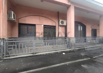 Edificio all\'aperto - Locale Commerciale Via IV Novembre
3, 5, Camporotondo Etneo - foto 1