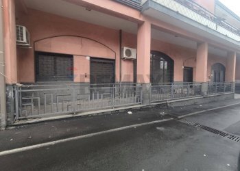 Edificio all\'aperto - Locale Commerciale Via IV Novembre
3, 5, Camporotondo Etneo - foto 2