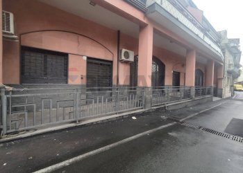 Edificio all\'aperto - Locale Commerciale Via IV Novembre
3, 5, Camporotondo Etneo - foto 3