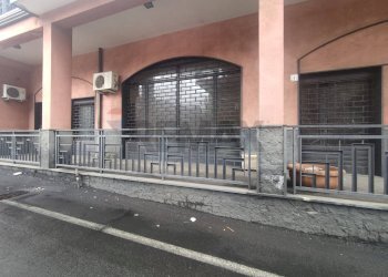 Edificio all\'aperto - Locale Commerciale Via IV Novembre
3, 5, Camporotondo Etneo - foto 4