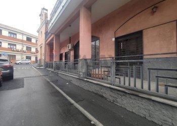 Edificio all\'aperto - Locale Commerciale Via IV Novembre
3, 5, Camporotondo Etneo - foto 5
