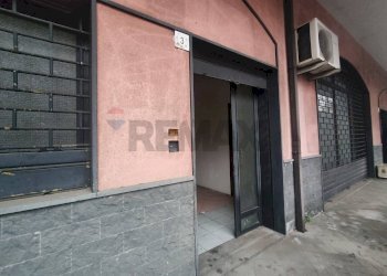 Terrazza - Locale Commerciale Via IV Novembre
3, 5, Camporotondo Etneo - foto 6