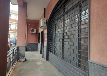 Balcone - Locale Commerciale Via IV Novembre
3, 5, Camporotondo Etneo - foto 9