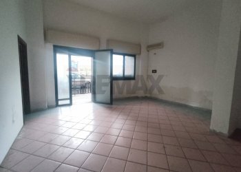 Stanza vuota - Locale Commerciale Via IV Novembre
3, 5, Camporotondo Etneo - foto 10