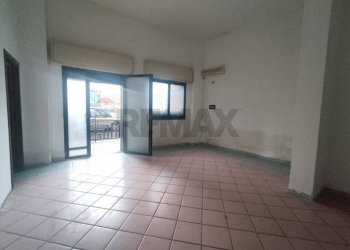 Stanza vuota - Locale Commerciale Via IV Novembre
3, 5, Camporotondo Etneo - foto 11