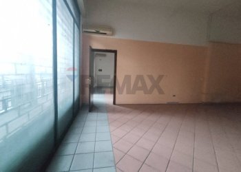 Stanza vuota - Locale Commerciale Via IV Novembre
3, 5, Camporotondo Etneo - foto 12