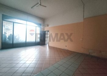 Stanza vuota - Locale Commerciale Via IV Novembre
3, 5, Camporotondo Etneo - foto 13