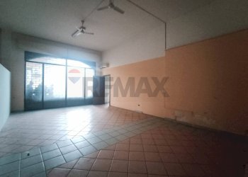 Stanza vuota - Locale Commerciale Via IV Novembre
3, 5, Camporotondo Etneo - foto 14