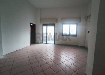 Stanza vuota - Locale Commerciale Via IV Novembre
3, 5, Camporotondo Etneo - foto 16