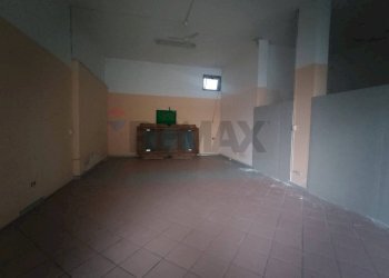 Stanza vuota - Locale Commerciale Via IV Novembre
3, 5, Camporotondo Etneo - foto 18