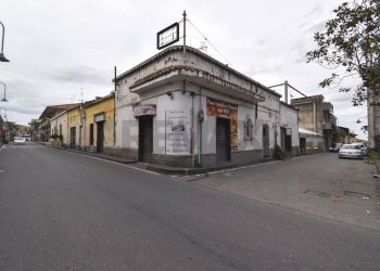 Edificio all\'aperto - Locale Commerciale Provinciale
 
76, Acireale - foto 1